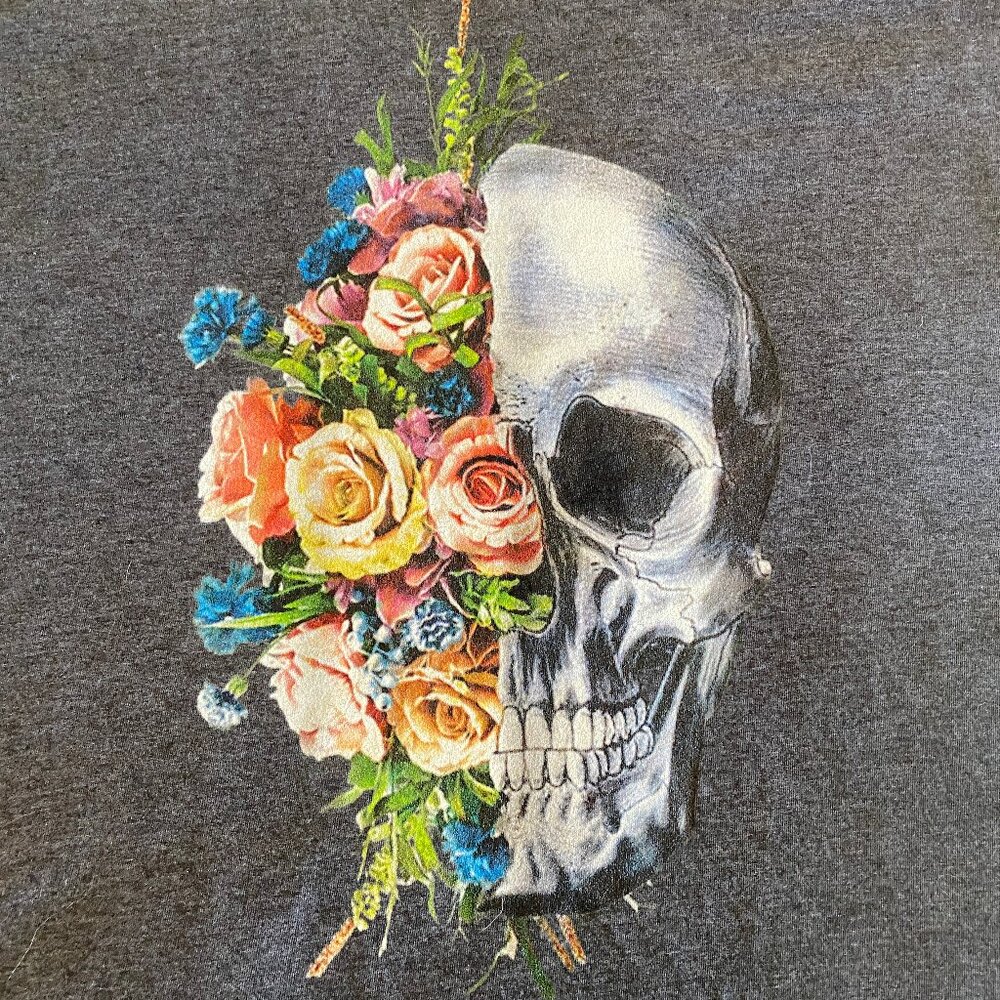 Skull and Flowers Tank Top in Gray XL - Picture 2 of 6